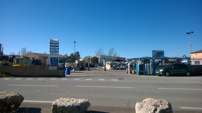 Aperçu des activités de la casse automobile MICHELOT située à GRIMAUD (83310)